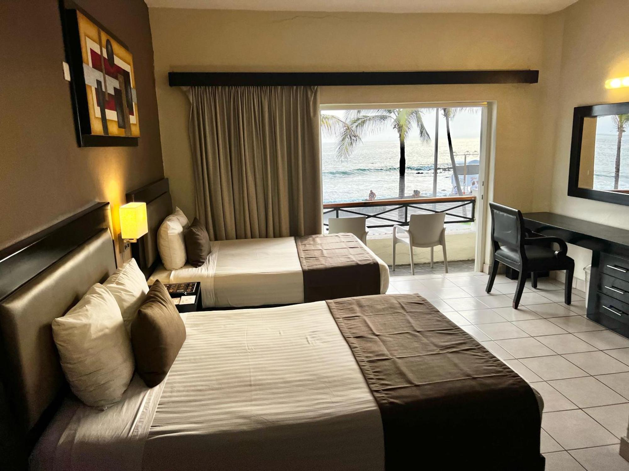 Hotel La Siesta Malecon 마사틀란 객실 사진