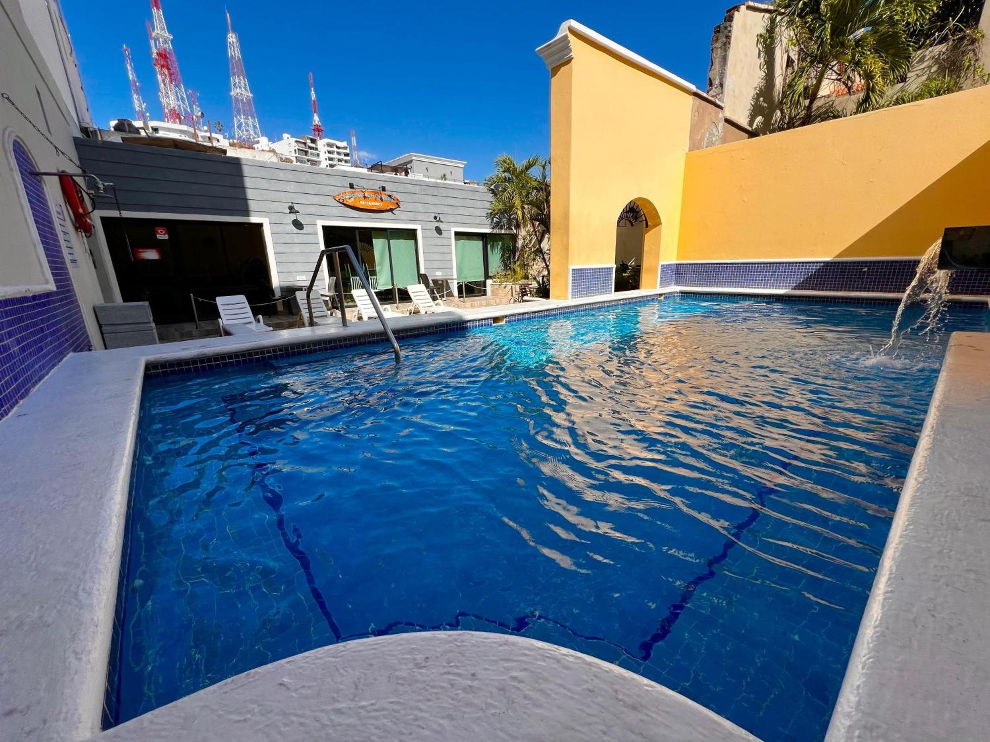 Hotel La Siesta Malecon 마사틀란 외부 사진