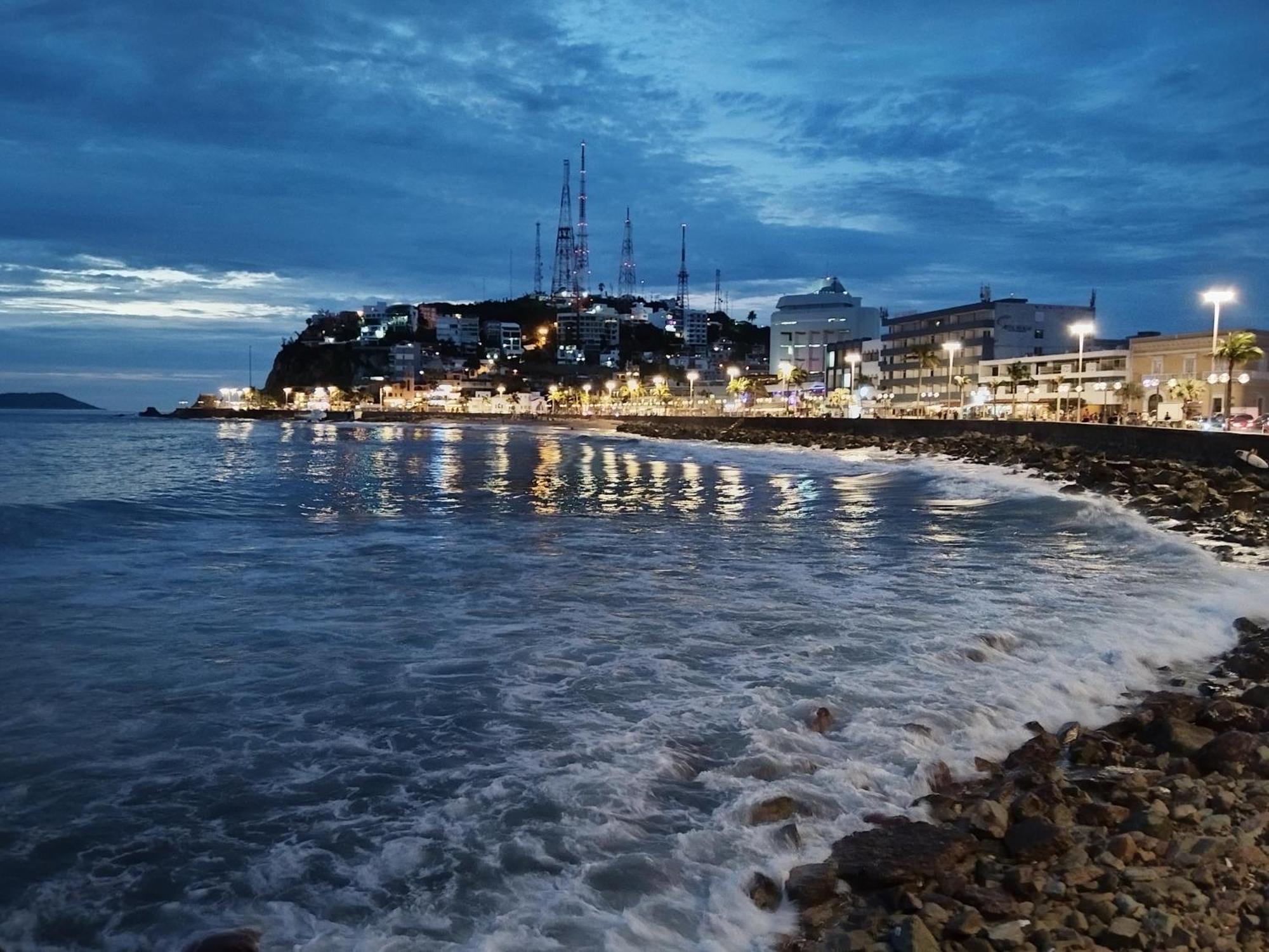 Hotel La Siesta Malecon 마사틀란 외부 사진